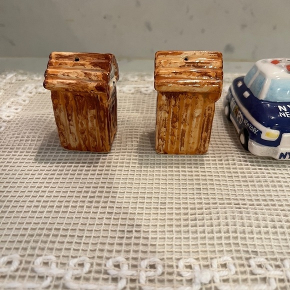 2 sets of Salt and Pepper Shakers. Minature OutHouse S&P and NYPD police car S&P - Picture 3 of 13